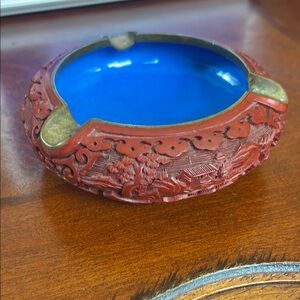 VINTAGE/ANTIQUE CARVED CINNABAR/ENAMEL ASHTRAY~1940s